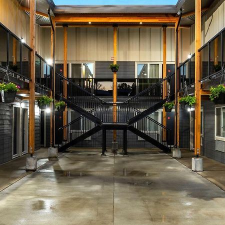 Econo Lodge Prince George Bagian luar foto