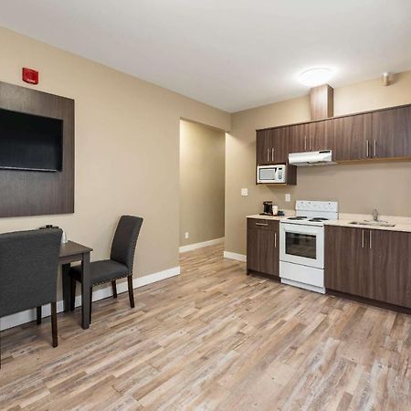Econo Lodge Prince George Bagian luar foto