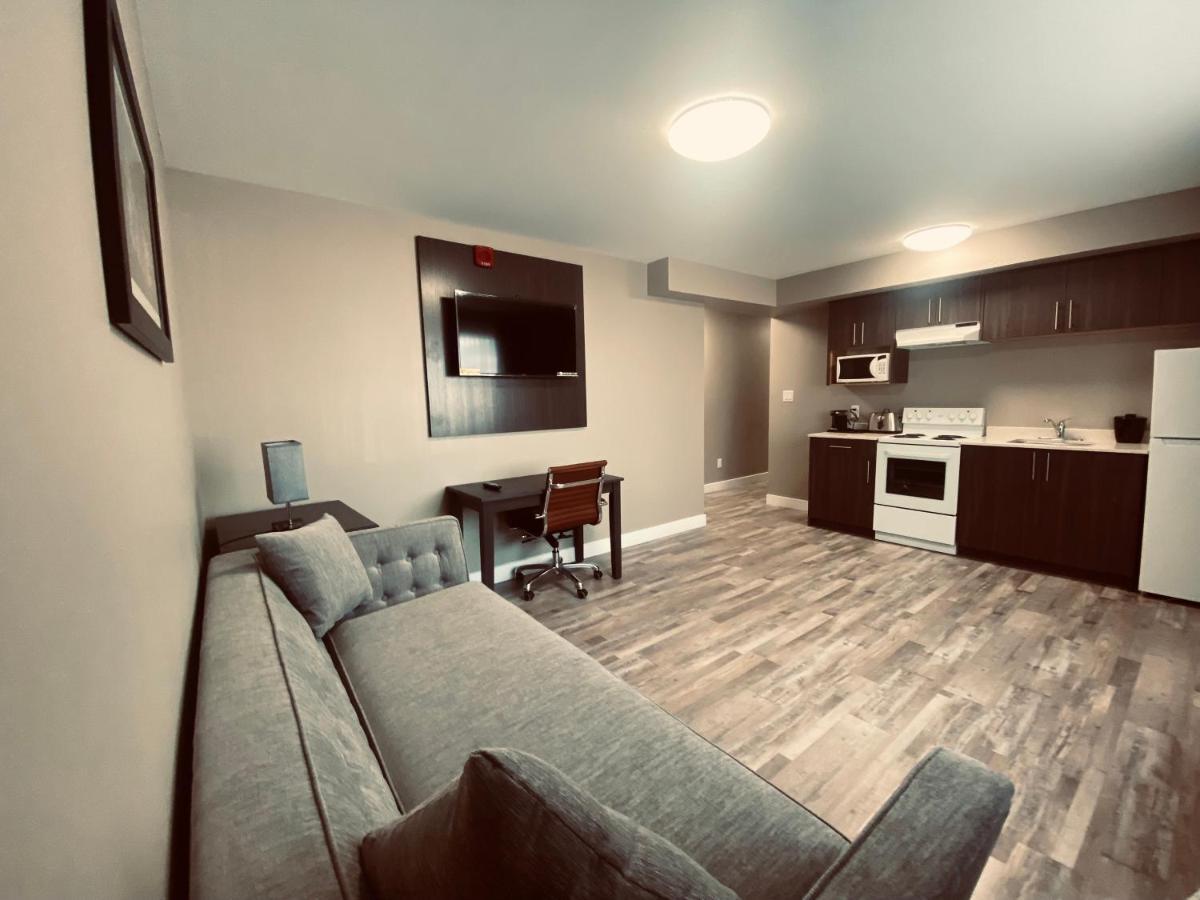 Econo Lodge Prince George Bagian luar foto