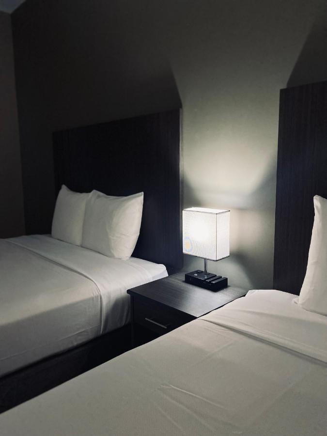 Econo Lodge Prince George Bagian luar foto