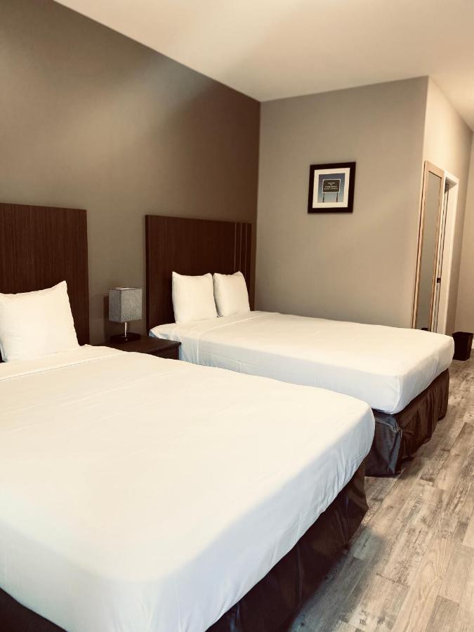 Econo Lodge Prince George Bagian luar foto