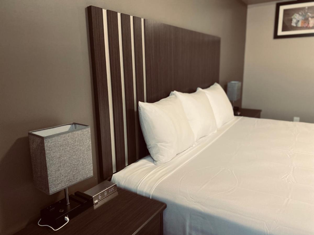 Econo Lodge Prince George Bagian luar foto