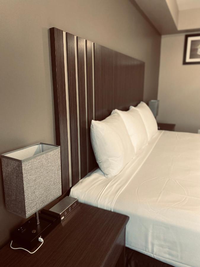Econo Lodge Prince George Bagian luar foto