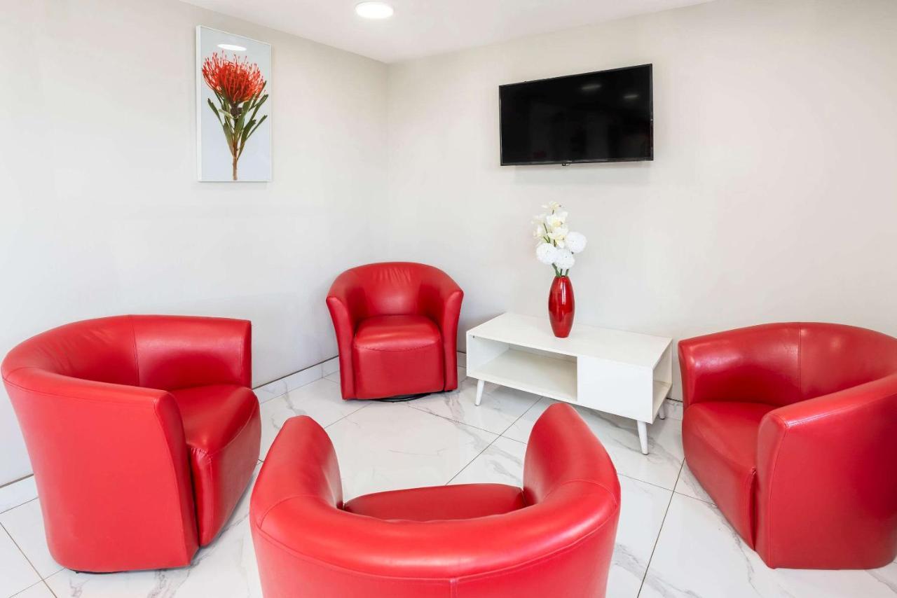 Econo Lodge Prince George Bagian luar foto