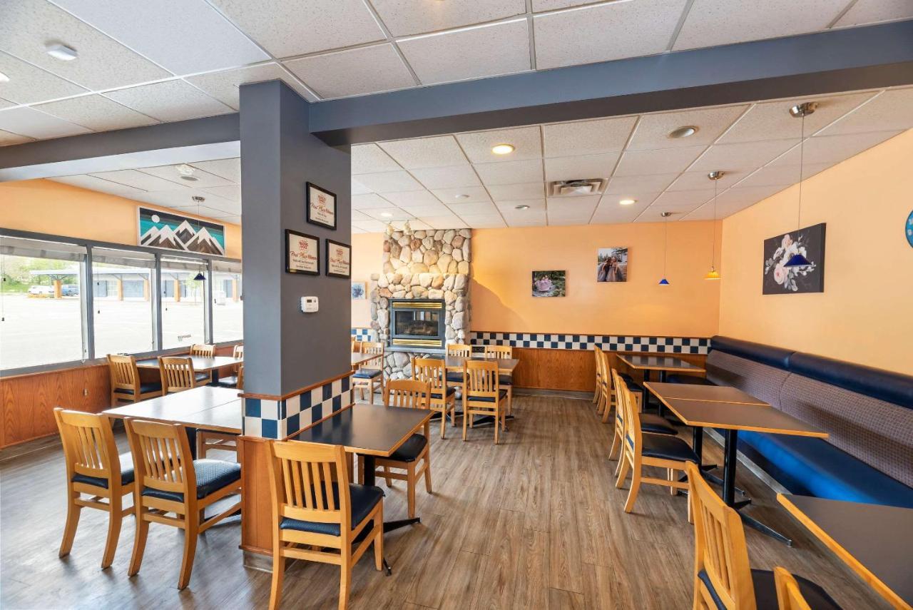 Econo Lodge Prince George Bagian luar foto