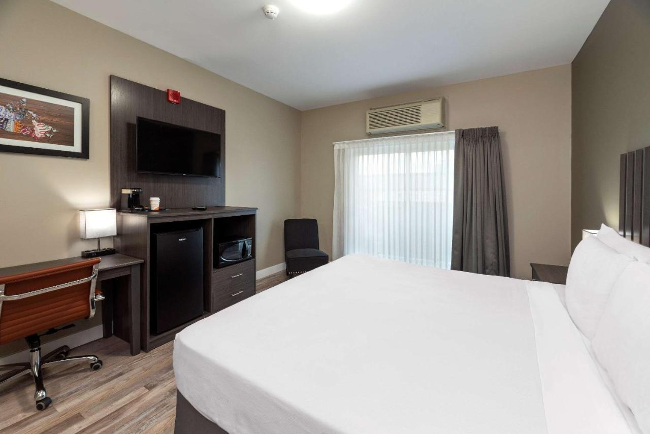 Econo Lodge Prince George Bagian luar foto