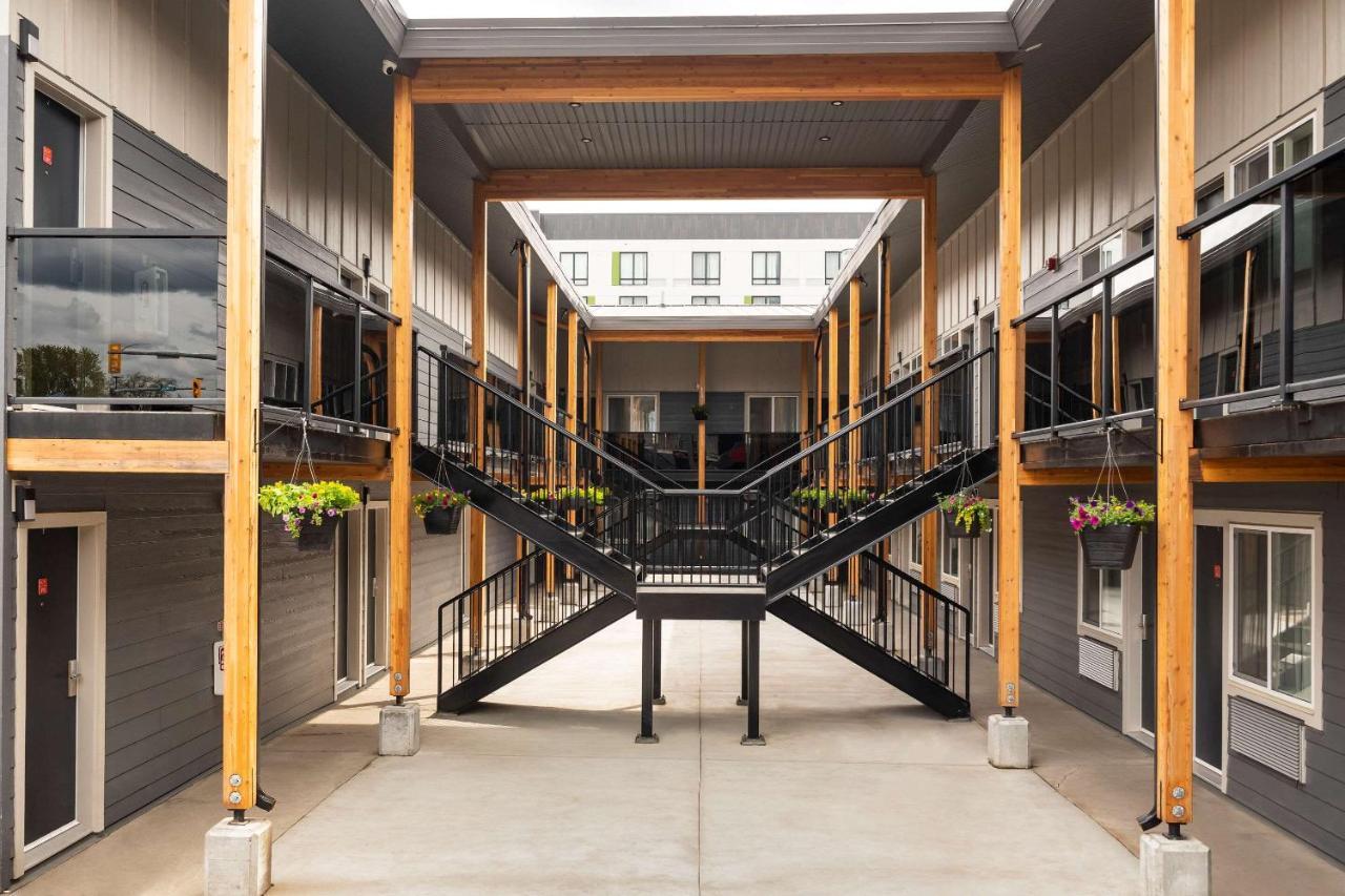Econo Lodge Prince George Bagian luar foto