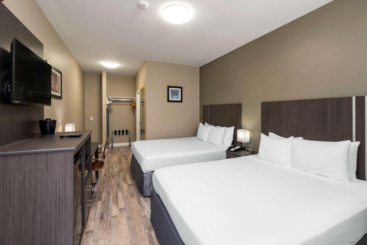 Econo Lodge Prince George Bagian luar foto