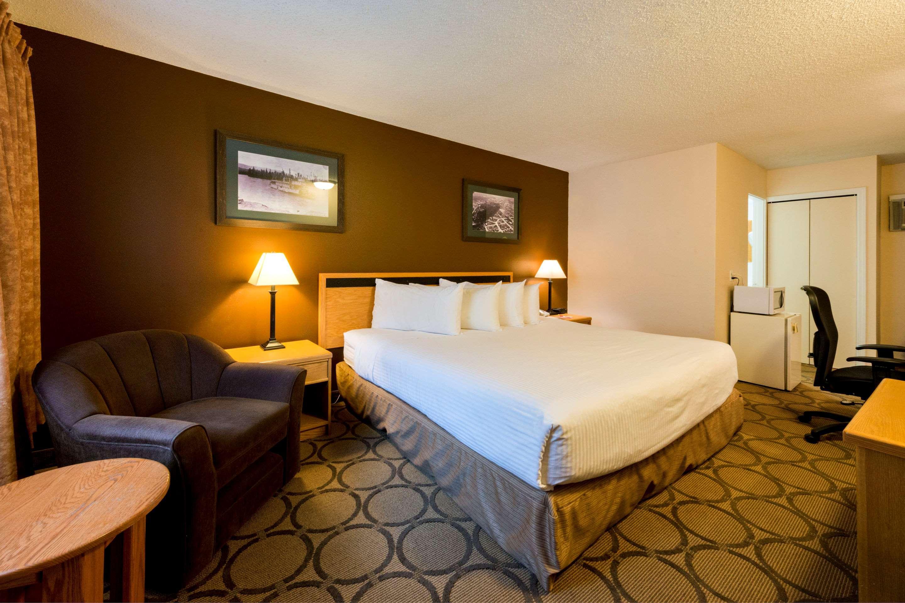 Econo Lodge Prince George Bagian luar foto