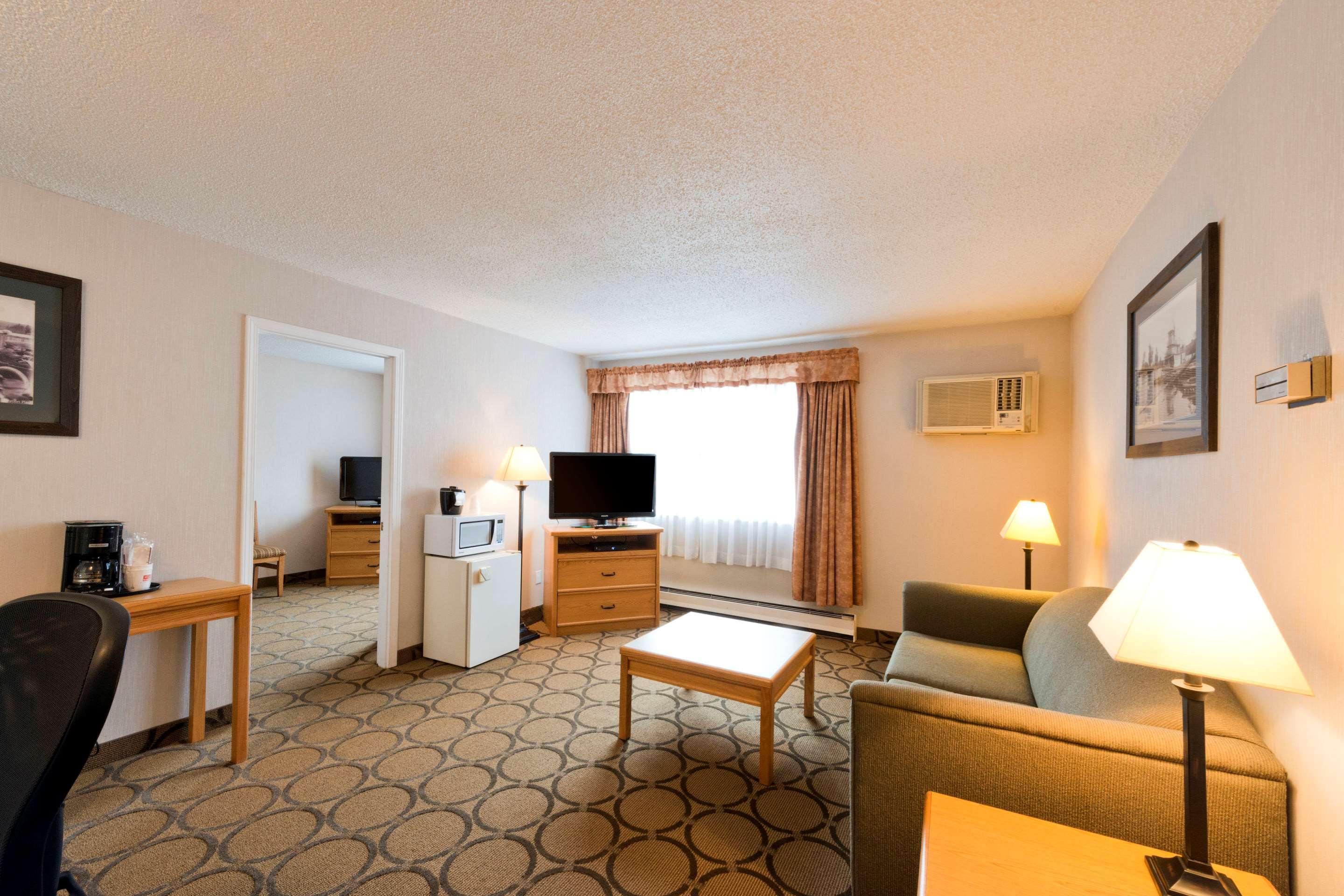 Econo Lodge Prince George Bagian luar foto