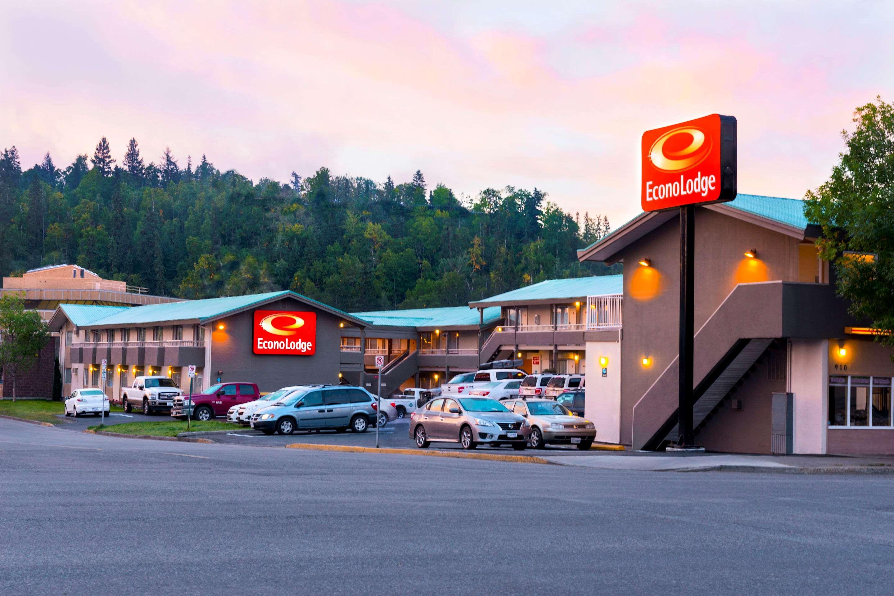 Econo Lodge Prince George Bagian luar foto