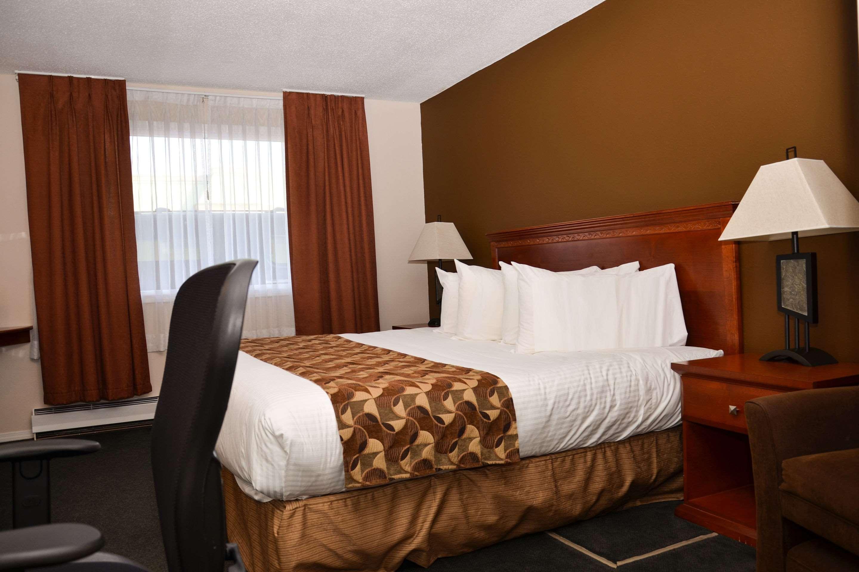Econo Lodge Prince George Bagian luar foto