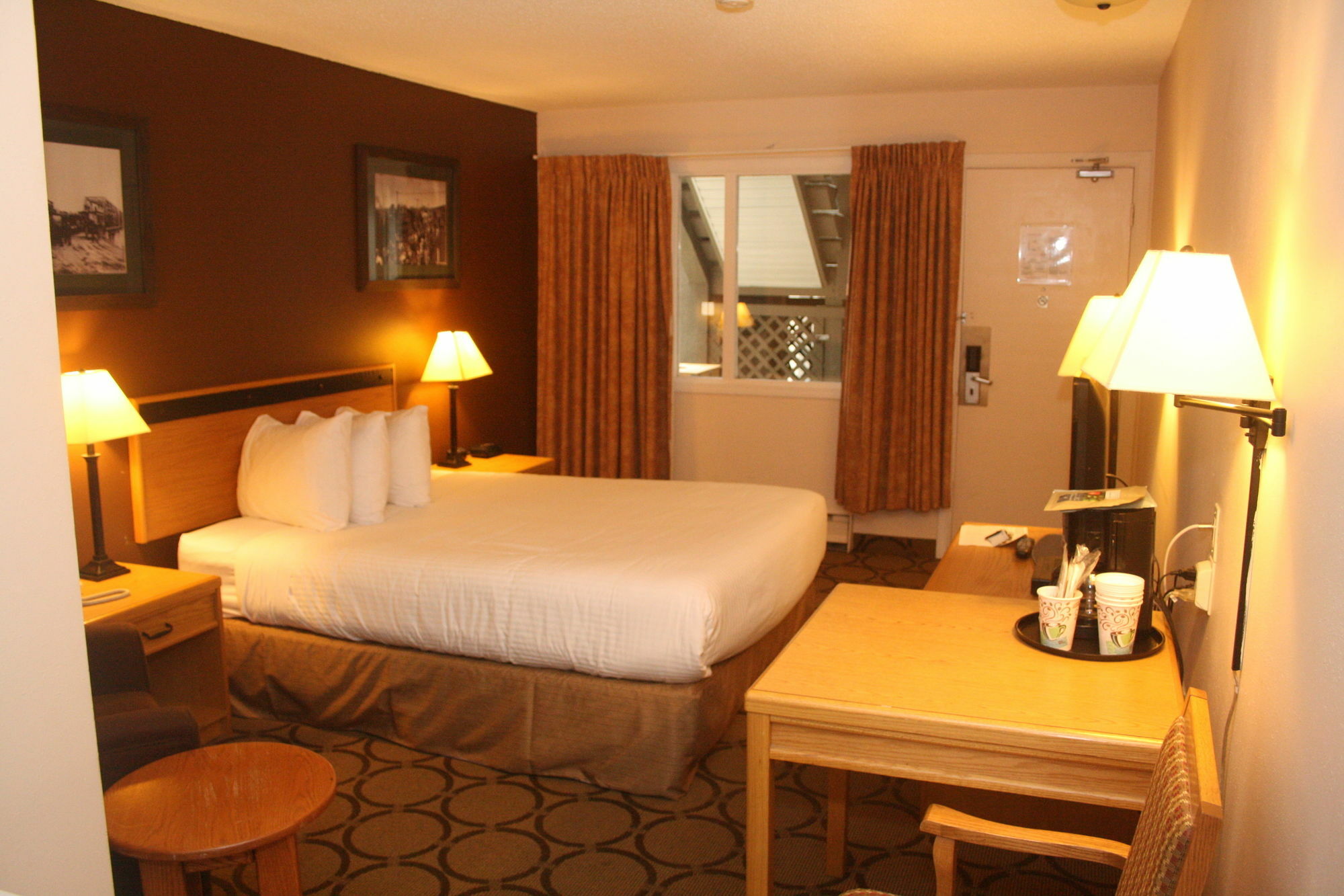 Econo Lodge Prince George Bagian luar foto