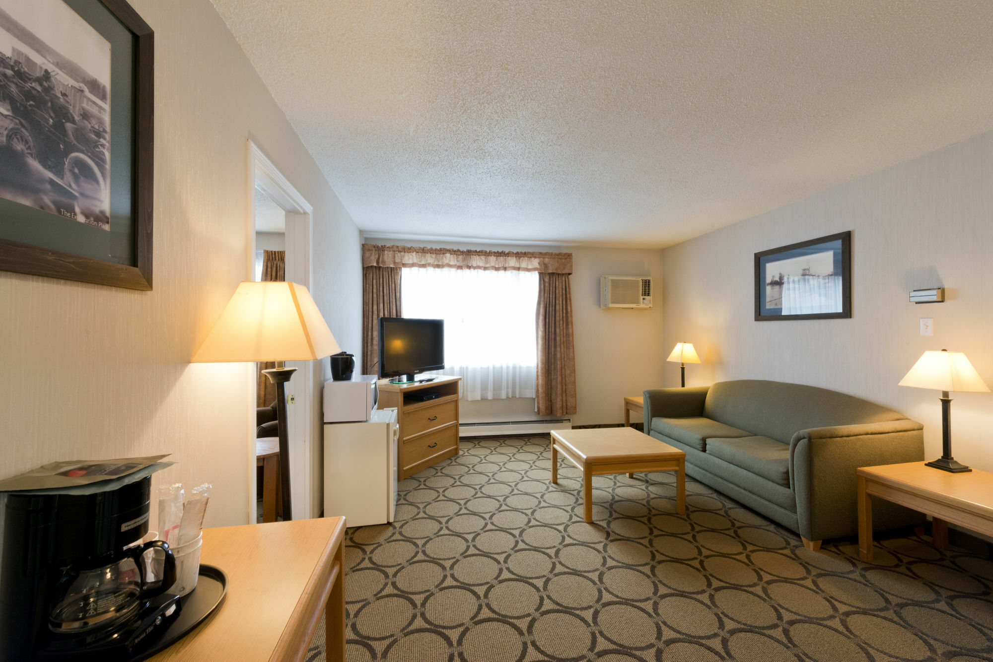Econo Lodge Prince George Bagian luar foto