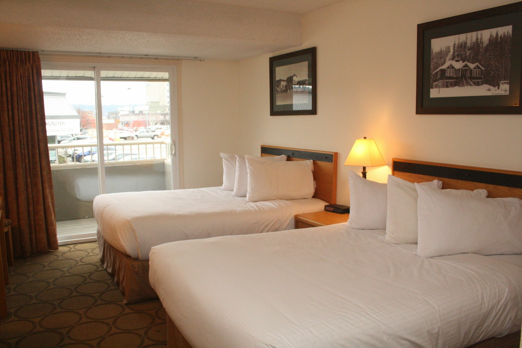 Econo Lodge Prince George Bagian luar foto