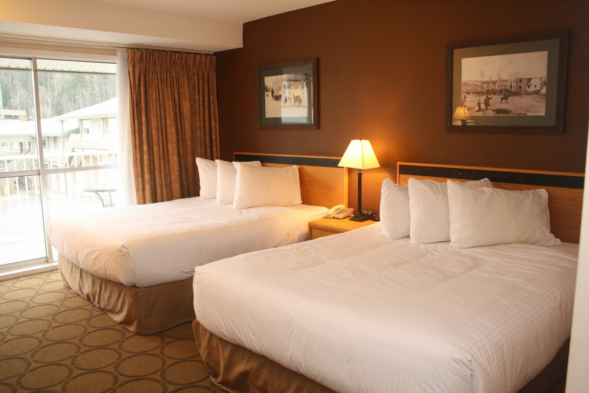 Econo Lodge Prince George Bagian luar foto