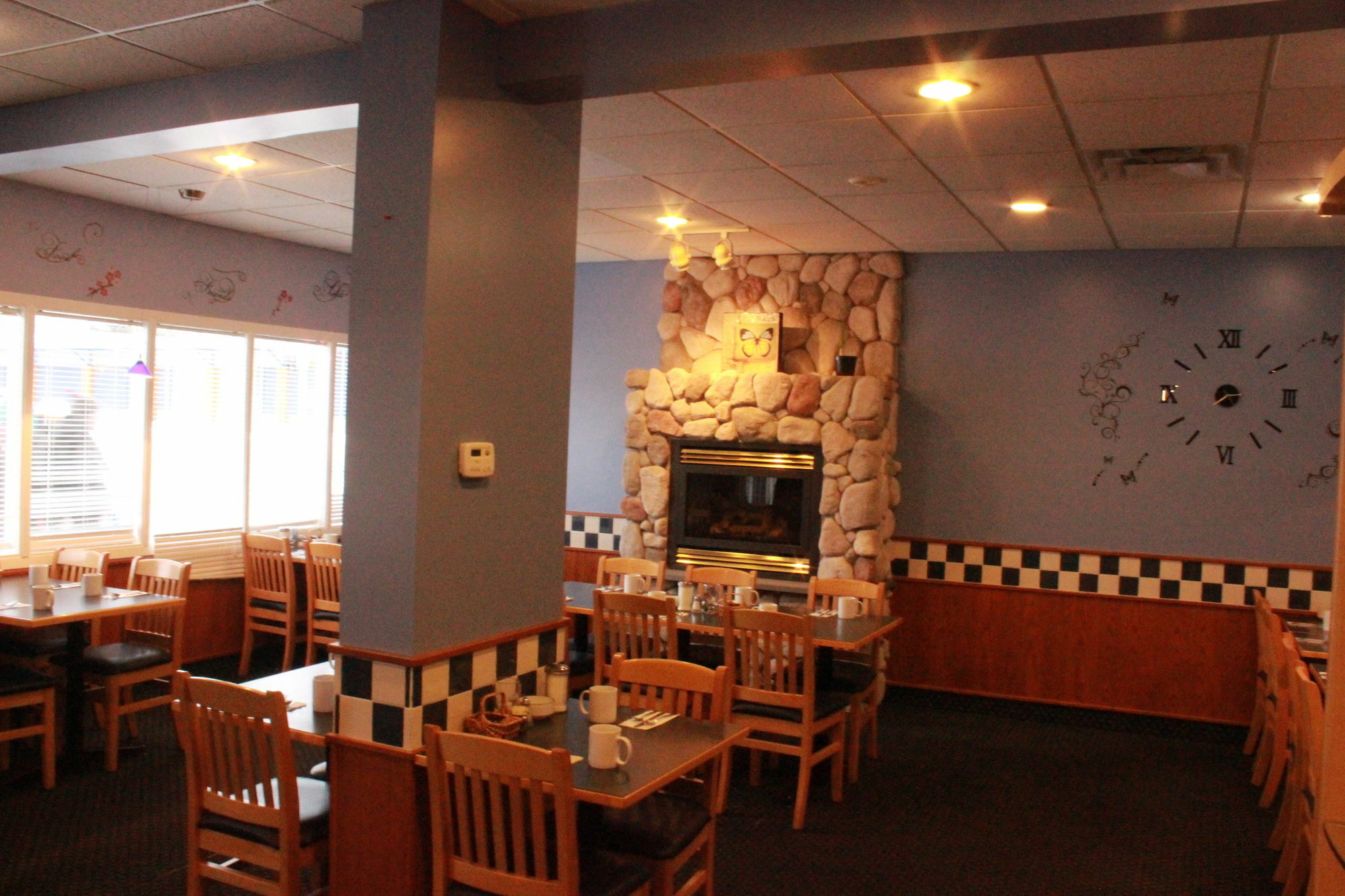 Econo Lodge Prince George Bagian luar foto