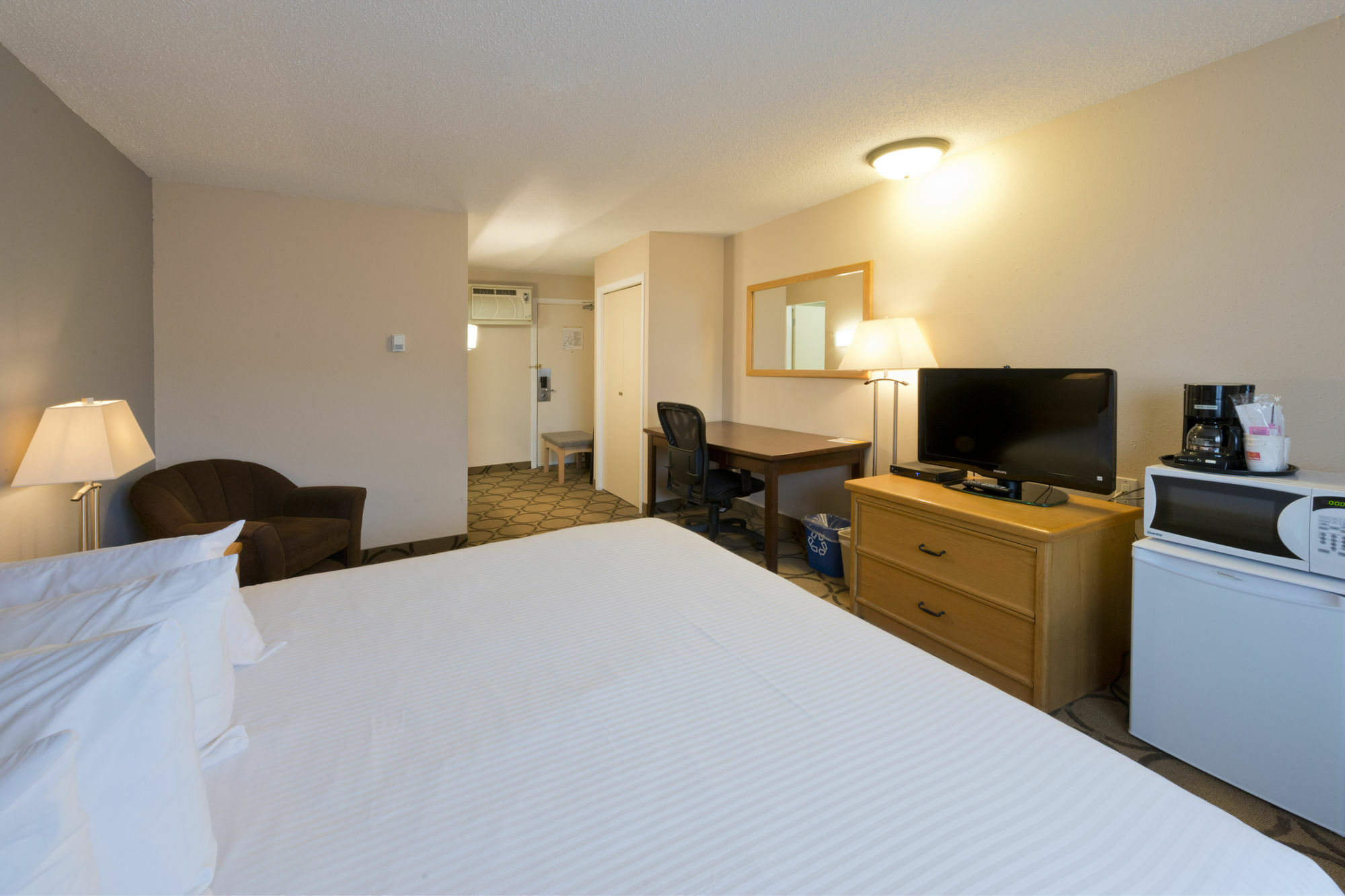 Econo Lodge Prince George Bagian luar foto