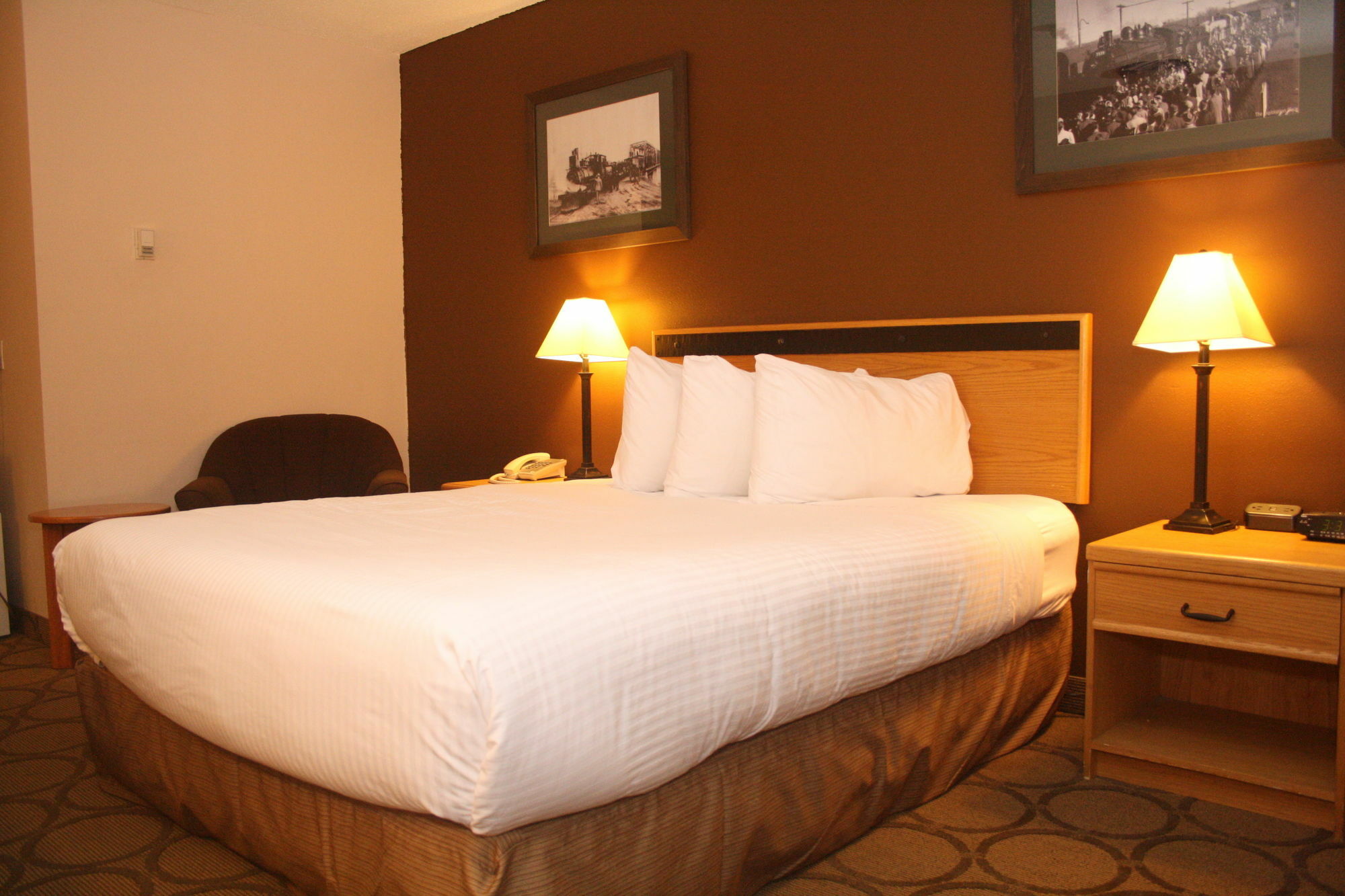 Econo Lodge Prince George Bagian luar foto