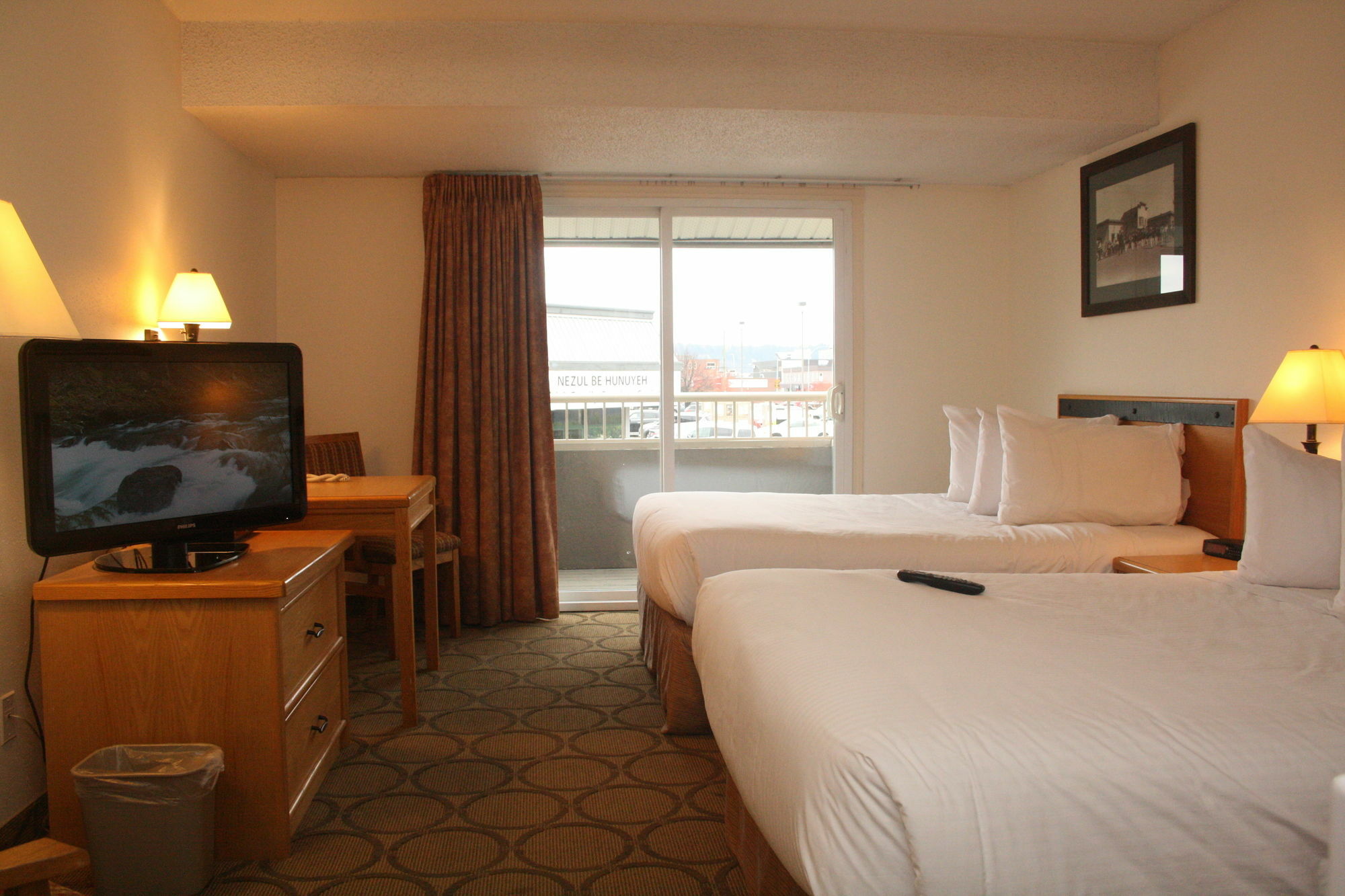 Econo Lodge Prince George Bagian luar foto