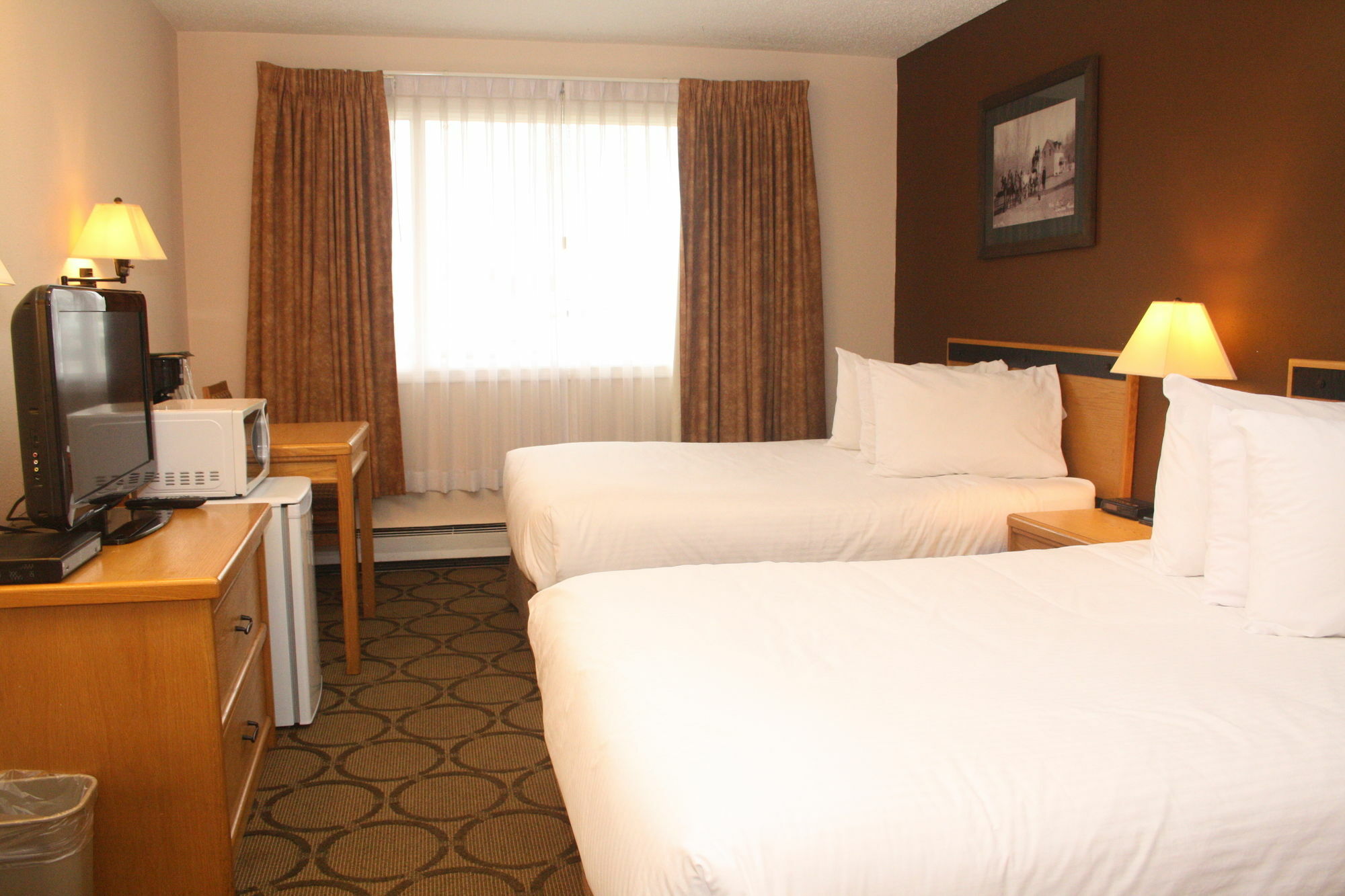 Econo Lodge Prince George Bagian luar foto